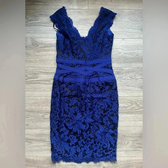 Tadashi Shoji Black Blue Lace Double V Sleeveless Fitted Ribbon Waist Dress 6 - Picture 2 of 9